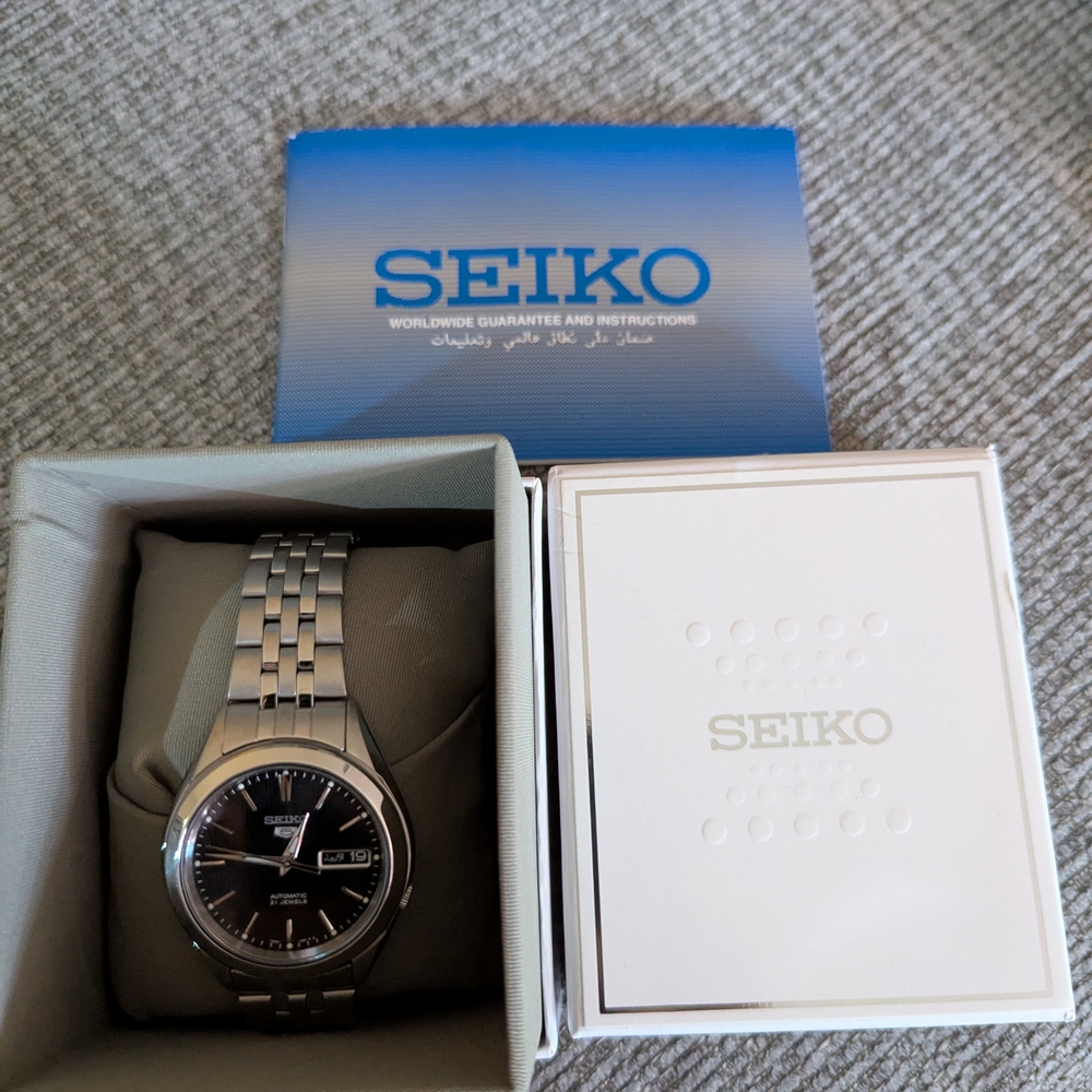 Seiko 5 Men's Stainless Steel Watch - Picture 4 of 8